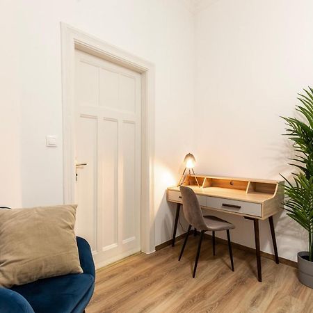 Glamorous Modern Apartment In The Hearth Of Будапеща Екстериор снимка