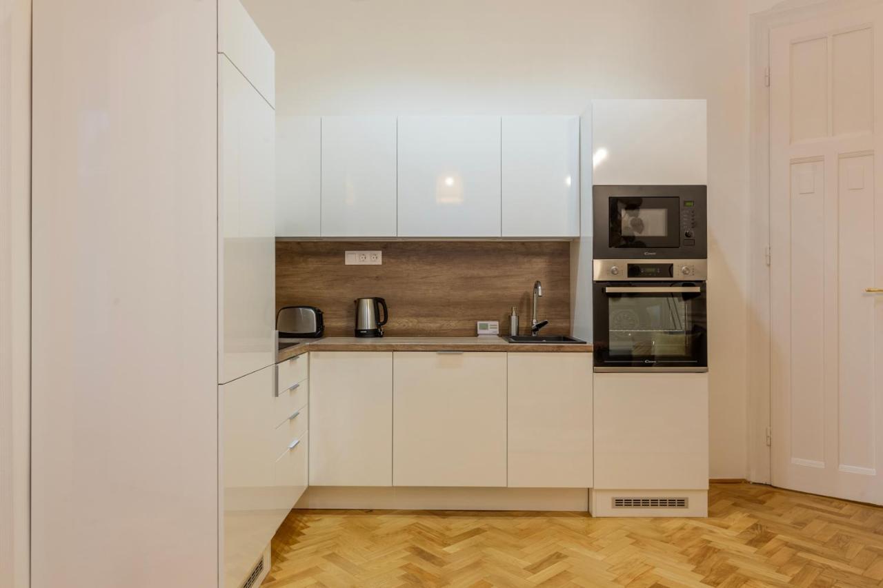 Glamorous Modern Apartment In The Hearth Of Будапеща Екстериор снимка