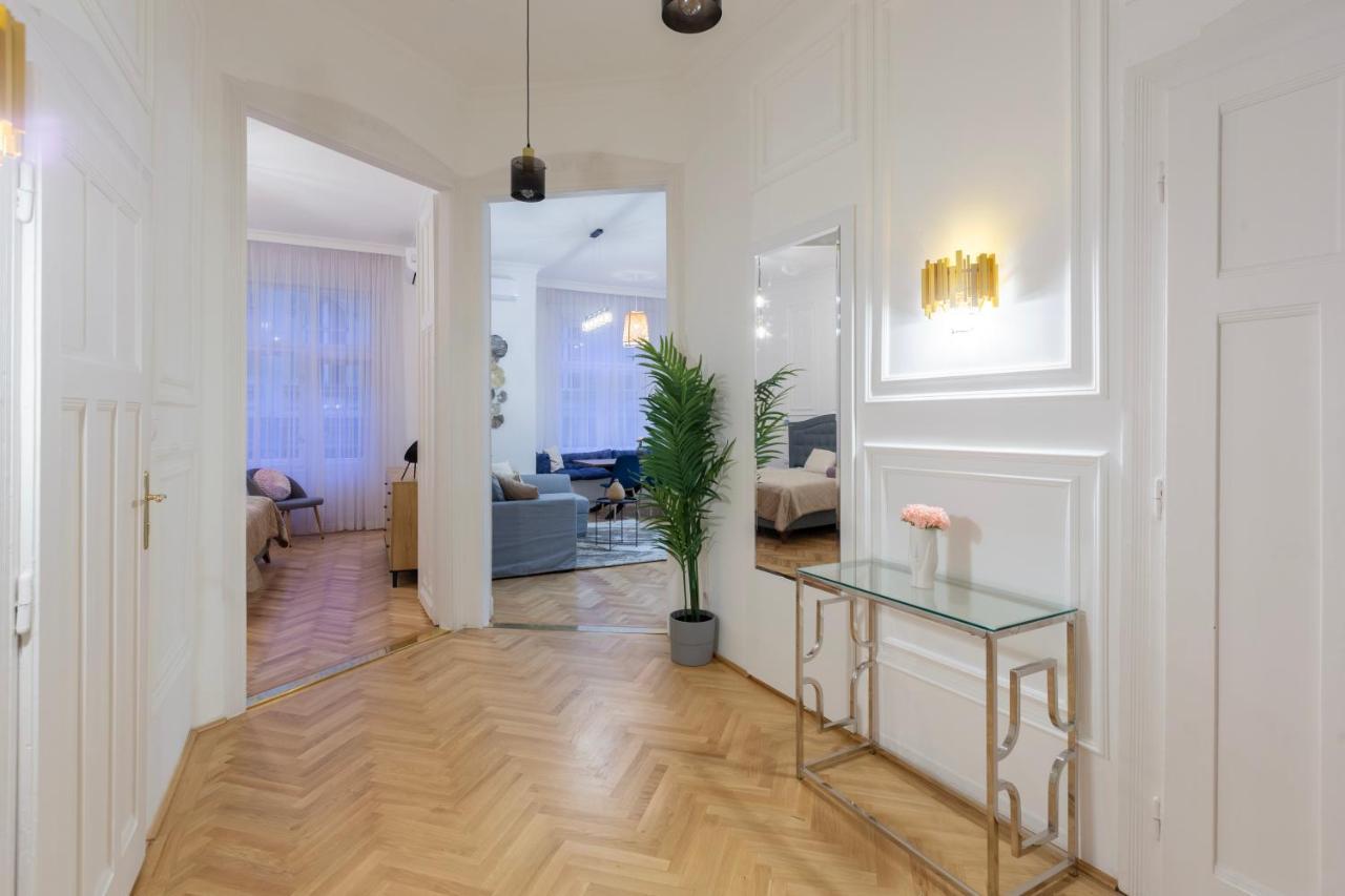 Glamorous Modern Apartment In The Hearth Of Будапеща Екстериор снимка